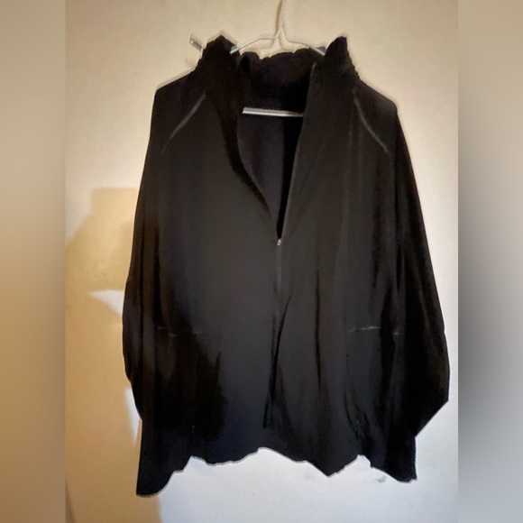 Men’s lululemon windbreaker jacket - Picture 8 of 11